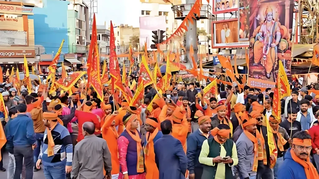 श्रीराम कीहर गली में लहराये गये भगवा झंडे शोभायात्रा