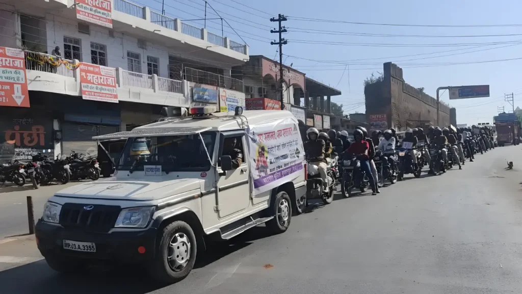 सड़क सुरक्षा को लेकर बाइक जागरूकता रैली