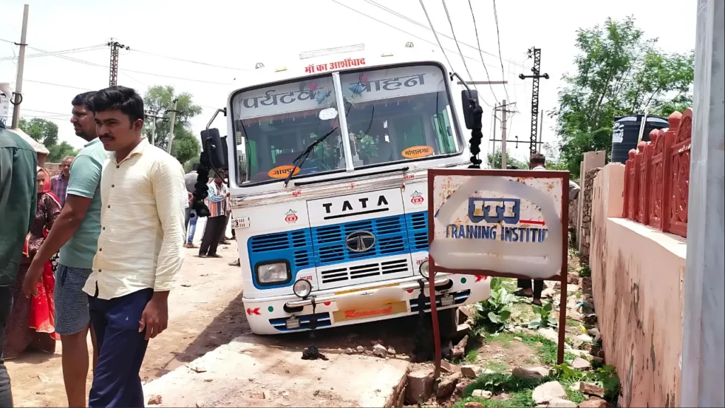 बाल-बाल बचे यात्री