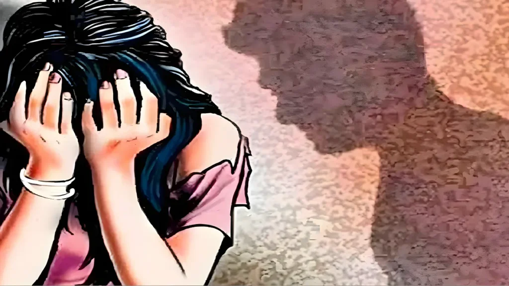 युवकों ने पहले उनके साथ मारपीट की फिर महिला के साथ बलात्कार किया।