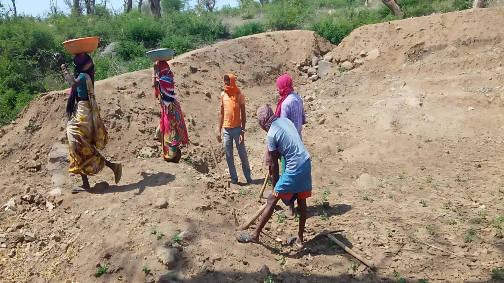 पिछले दिनों पंचायत के सभी ग्रामीणों ने गिरिडीह उपायुक्त से शिकायत की थी।