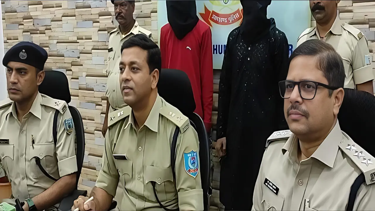 मामले का खुलासा करते हुए पुलिस ने दो सगे भाइयों को गिरफ्तार कर लिया है