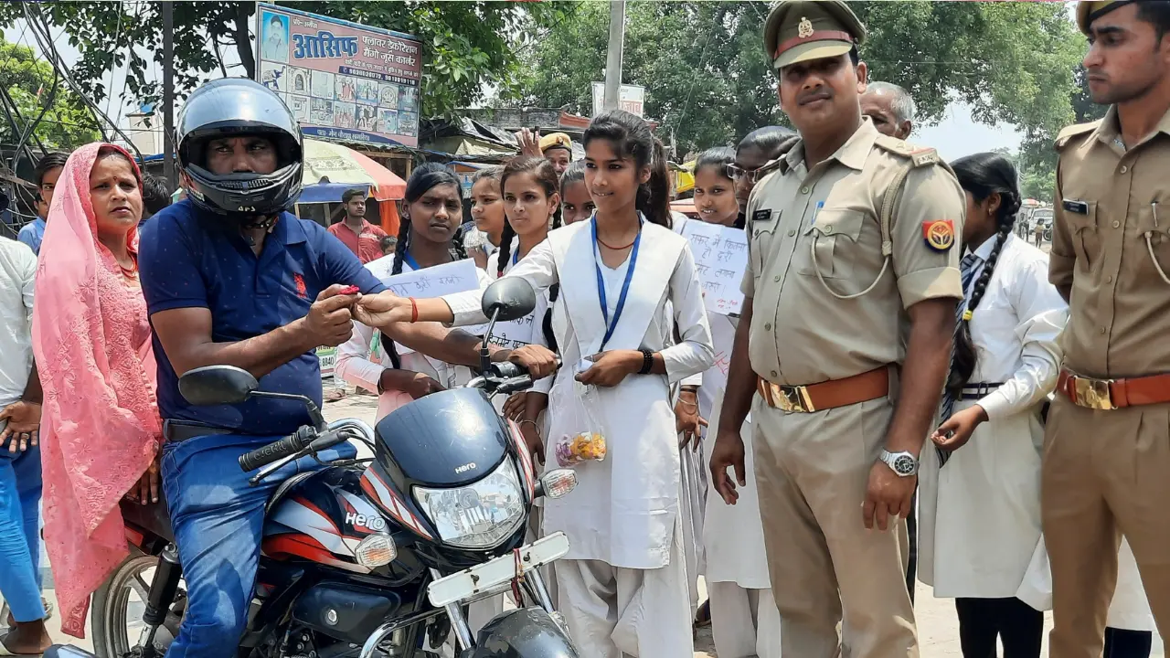 यातायात नियमों के प्रति जागरूकता रैली