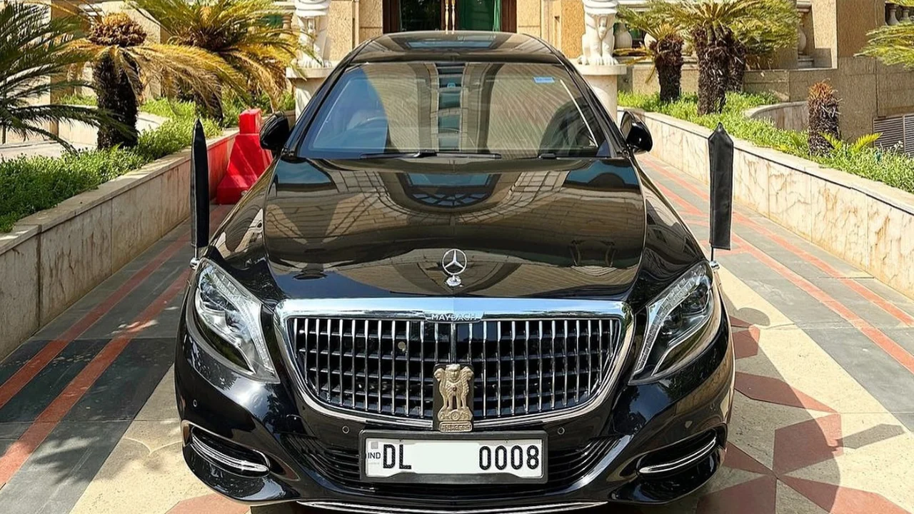 President Draupadi Murmu's car Mercedes Maybach S 600 Guard Pullman