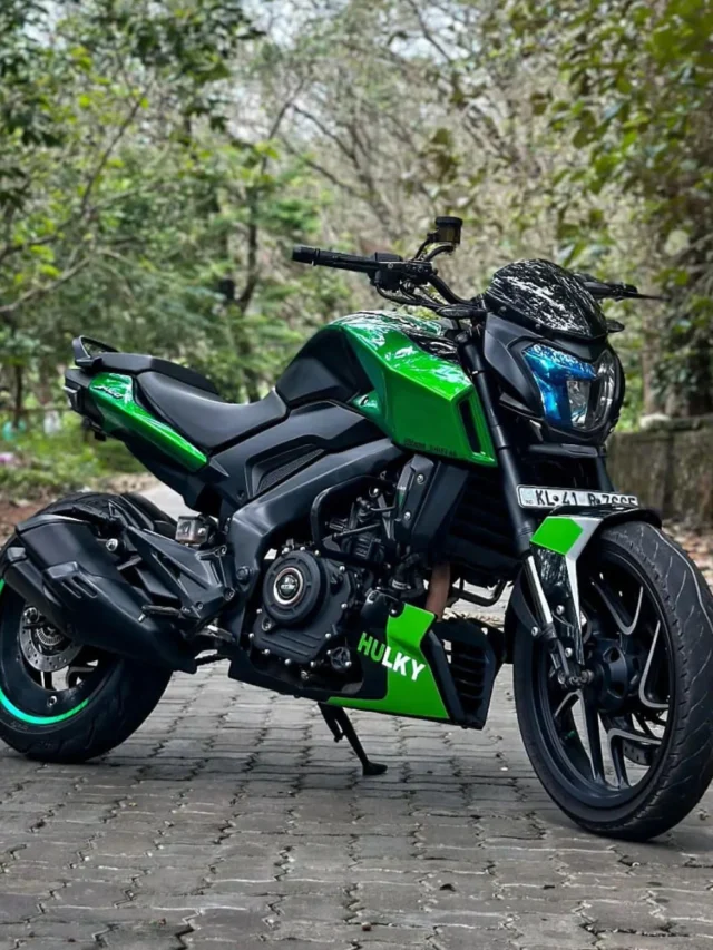 Duke 390 की लंका लगाने आई Bajaj Dominar 400