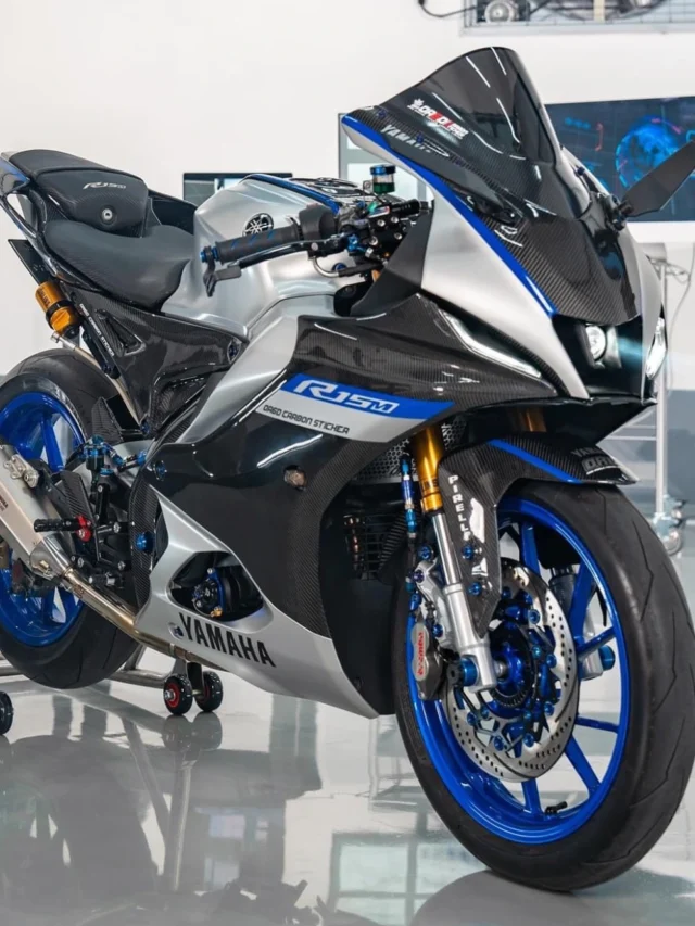 नई लुक के साथ मार्केट पे राज करने आई Yamaha R15